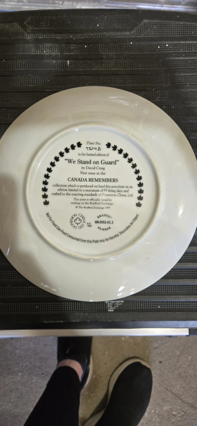 Canada Remembers "We Stand on Guard" Decorative Plate - photo 2