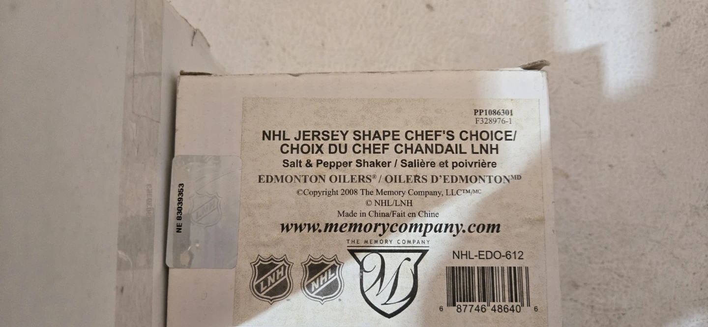 Edmonton Oilers NHL Jersey Shape Salt & Pepper Shakers
