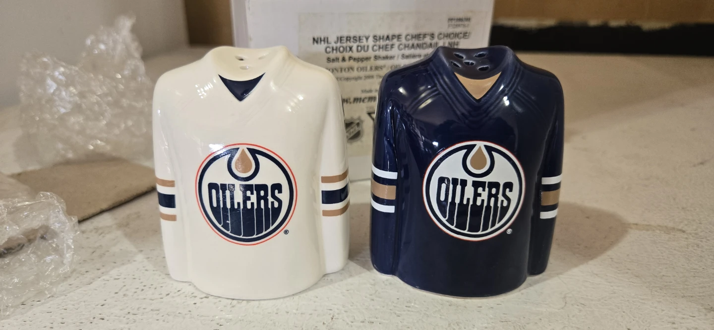 Edmonton Oilers NHL Jersey Shape Salt & Pepper Shakers - photo 3