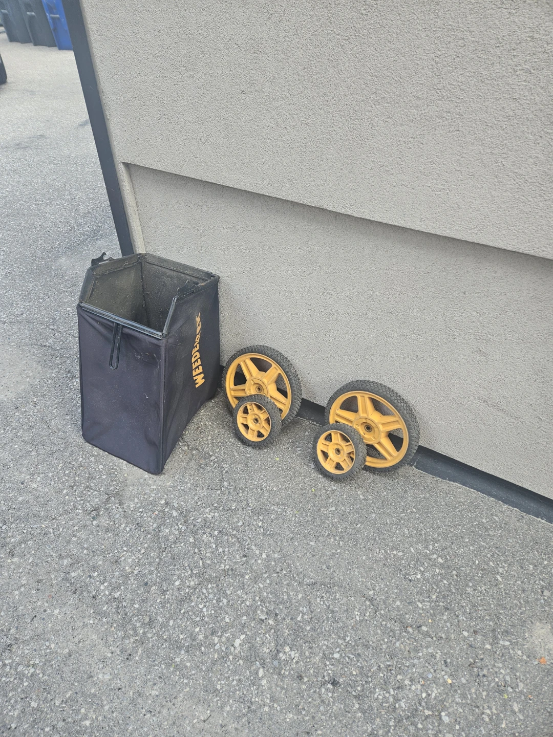 Weed Eater Lawn Mower Collection Bag & Wheels