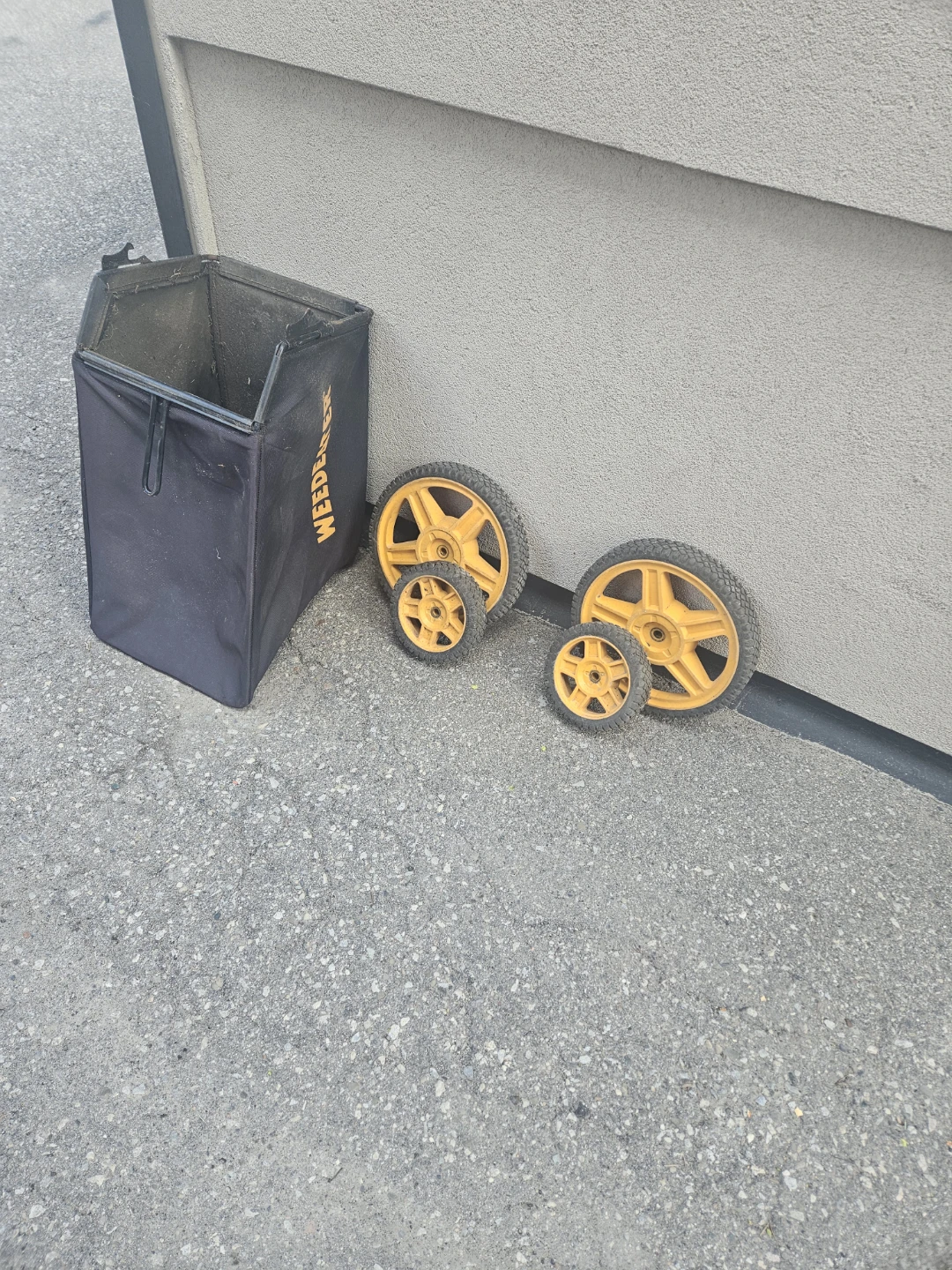 Weed Eater Lawn Mower Collection Bag & Wheels - photo 2