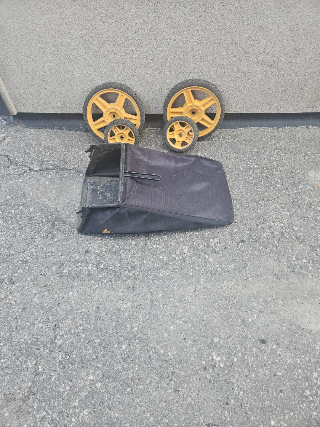 Weed Eater Lawn Mower Collection Bag & Wheels - photo 3