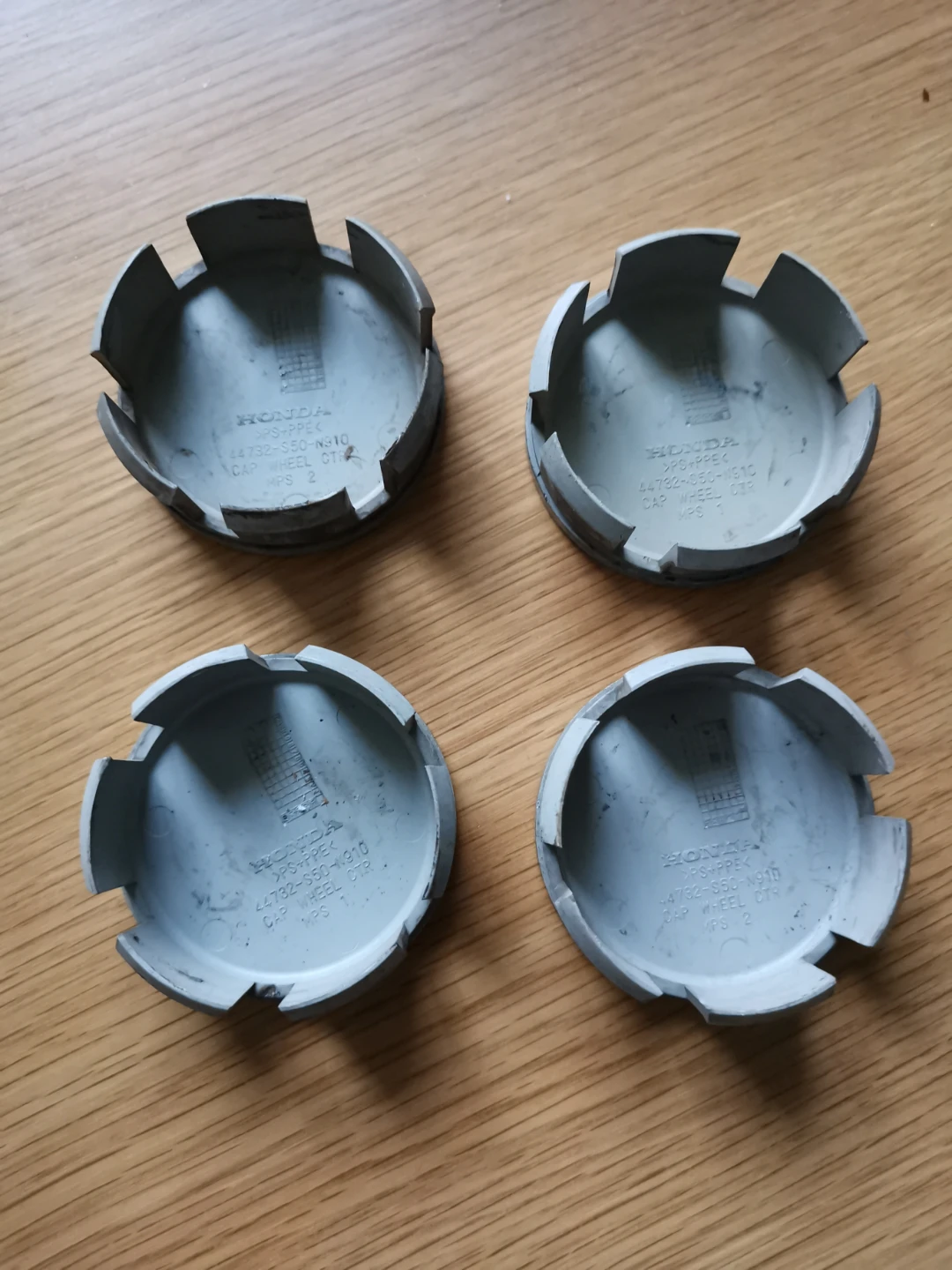 Set of 4 Acura OEM Wheel Center Caps - photo 2