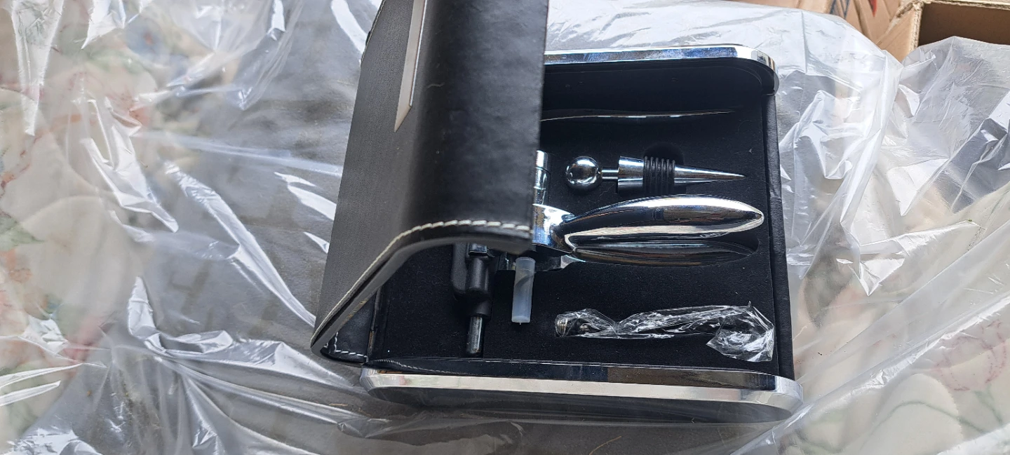 Wine Accessory Set with Corkscrew and Stopper - photo 4