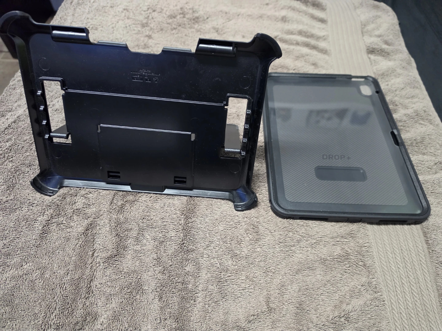 OtterBox Defender Case iPad 10.9" 10th Gen  Black - photo 3