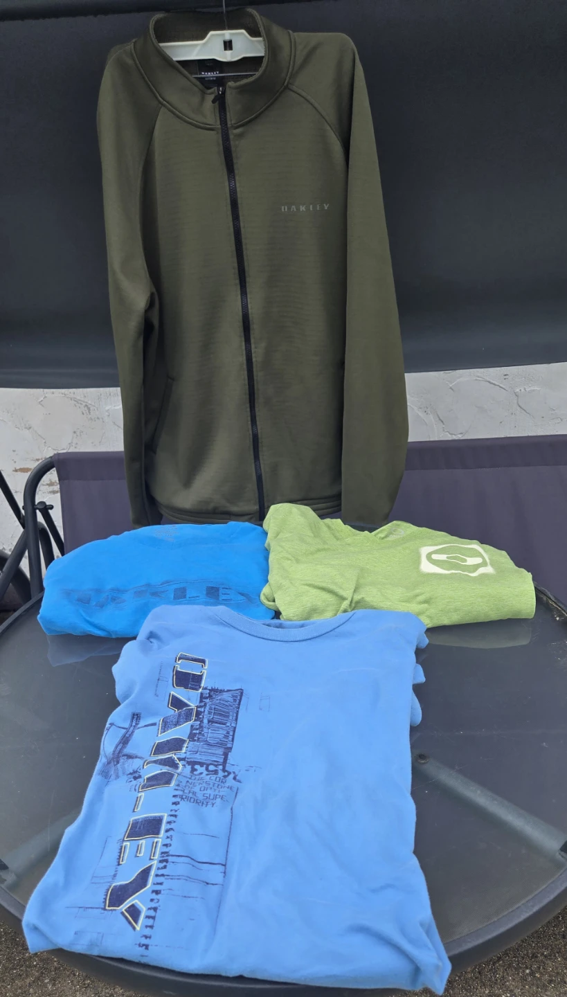 Oakley Men's Long Sleeve Zip-Up and 3 TEES.  All are XXL. - photo 4