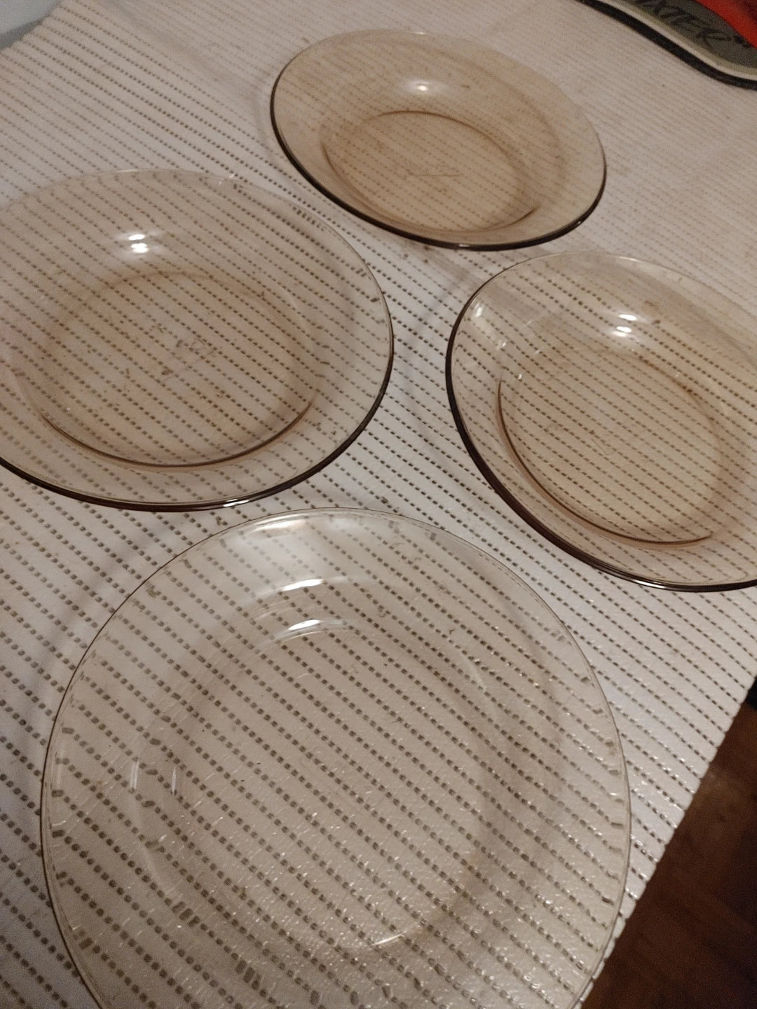 Set of 4 pyrex Amber Glass Dinner Plates / bowls