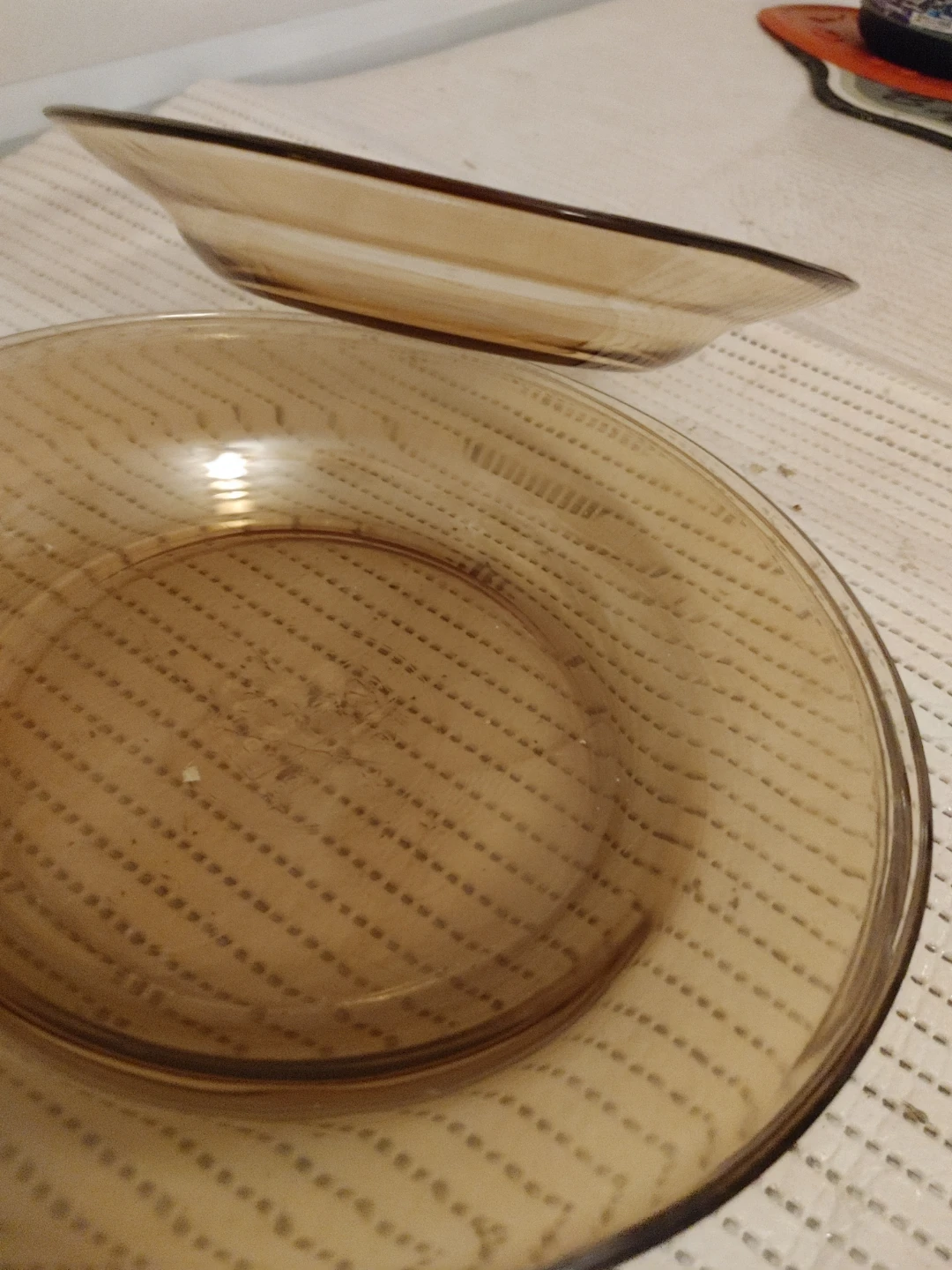 Set of 4 pyrex Amber Glass Dinner Plates / bowls - photo 2