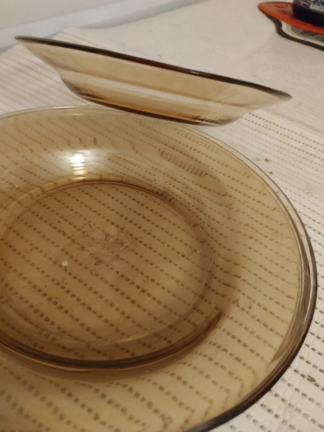 Set of 4 pyrex Amber Glass Dinner Plates / bowls - photo 2