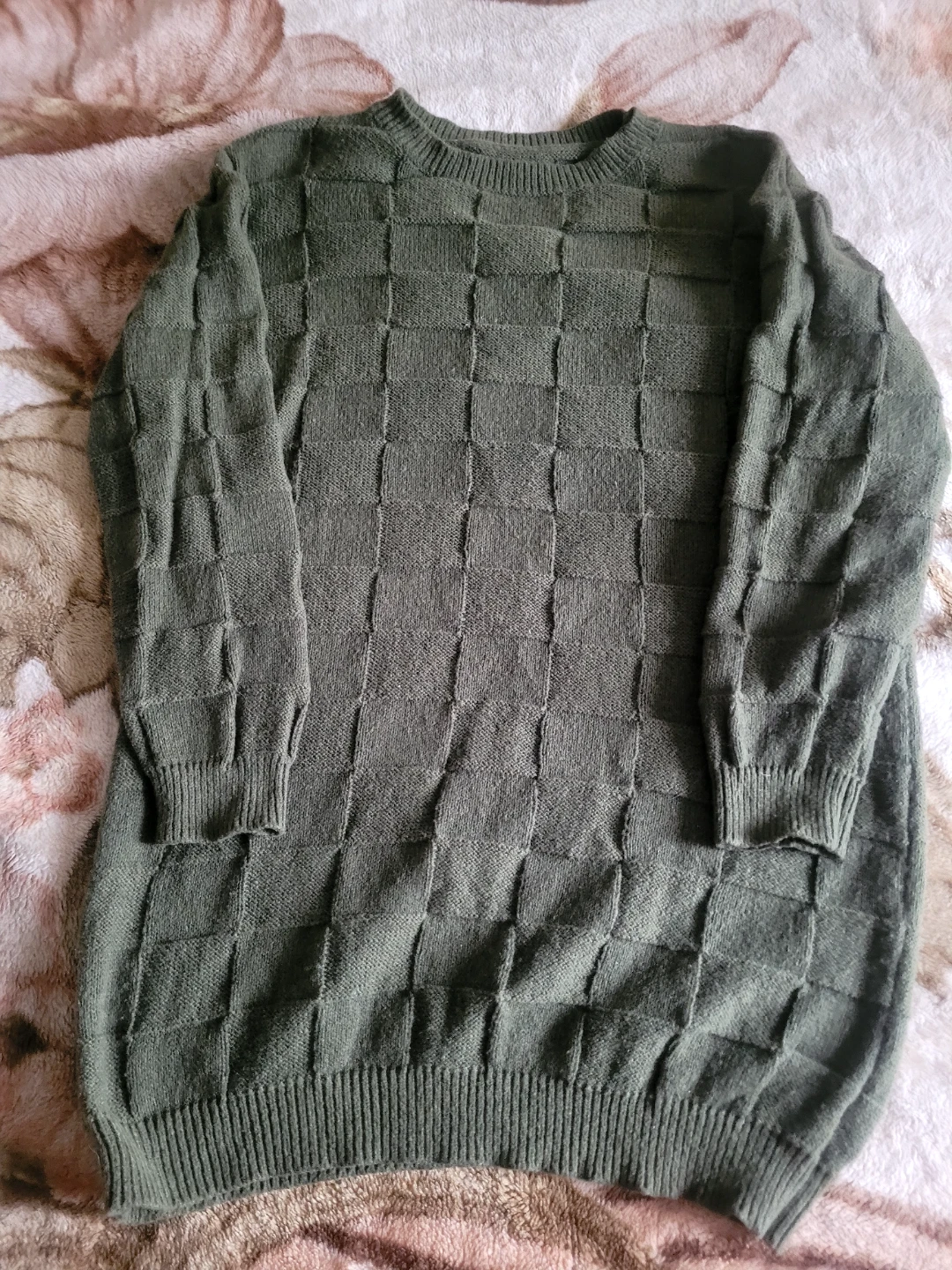 Green Textured Sweater - Size Medium🥕