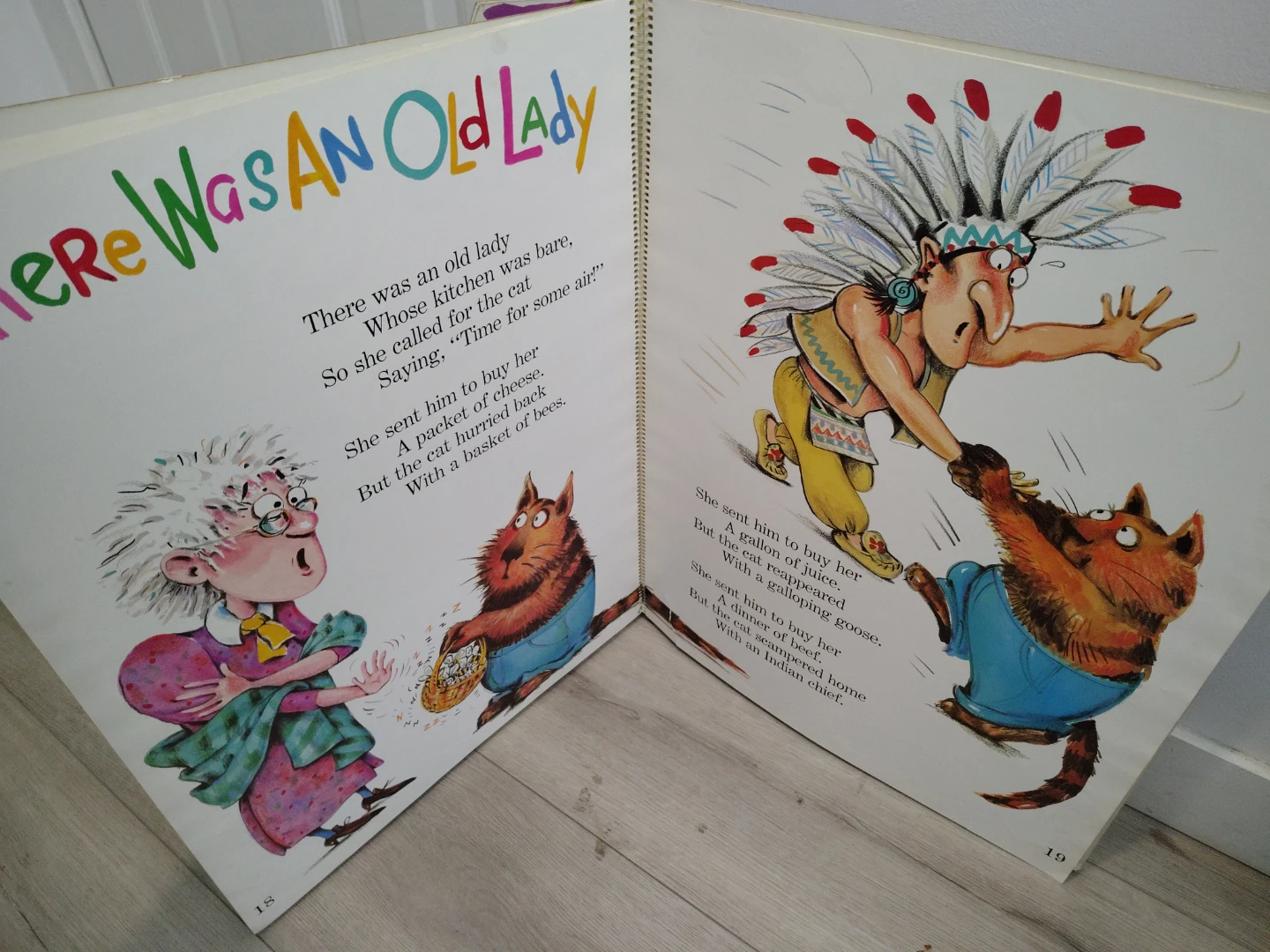 Vintage 1980s Giant Children's Book Duo - Dennis Lee & Dinosaurs - photo 4
