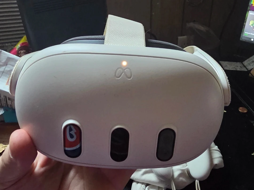 Meta Quest 3 VR Headset with Controllers - photo 2