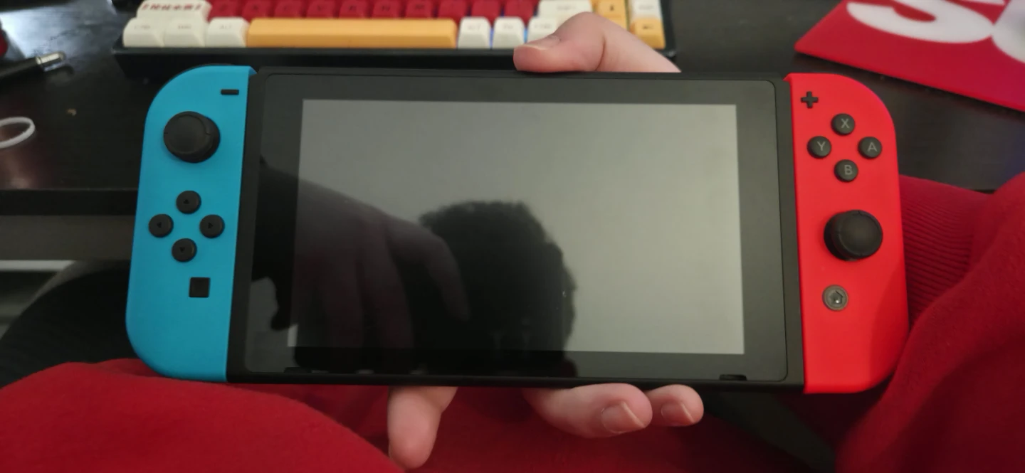 LIKE NEW Nintendo Switch - photo 2