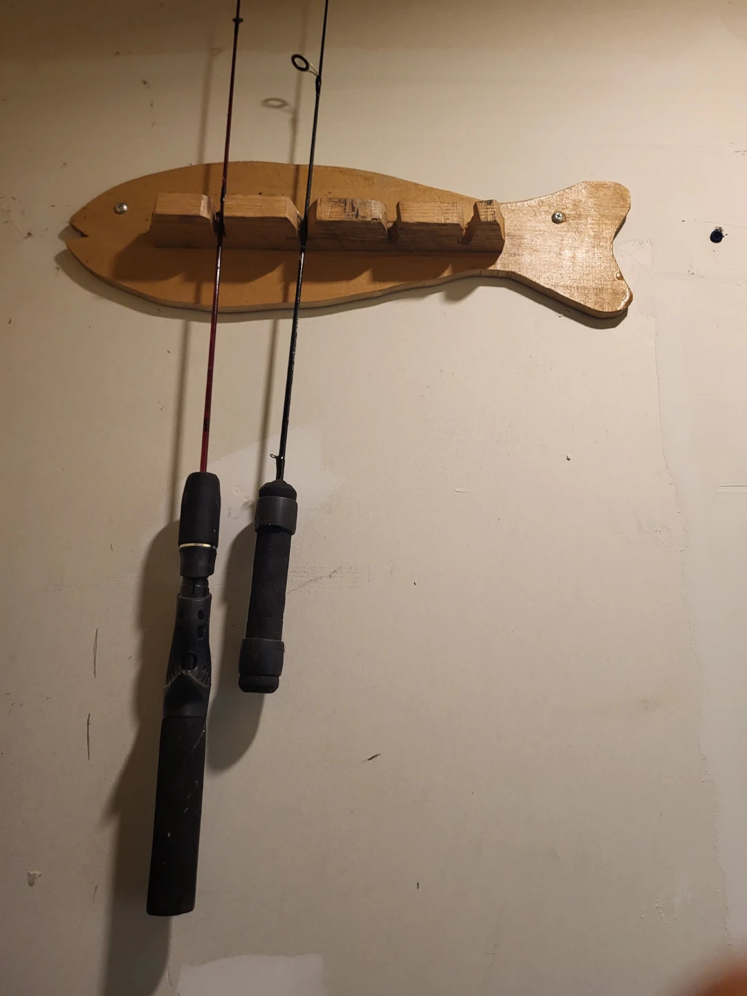 Wooden Fish-Shaped Fishing Rod Holder