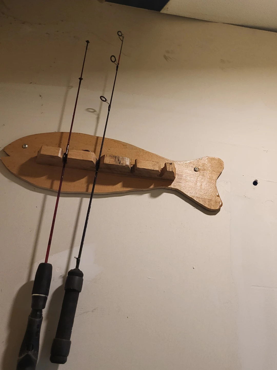 Wooden Fish-Shaped Fishing Rod Holder - photo 4