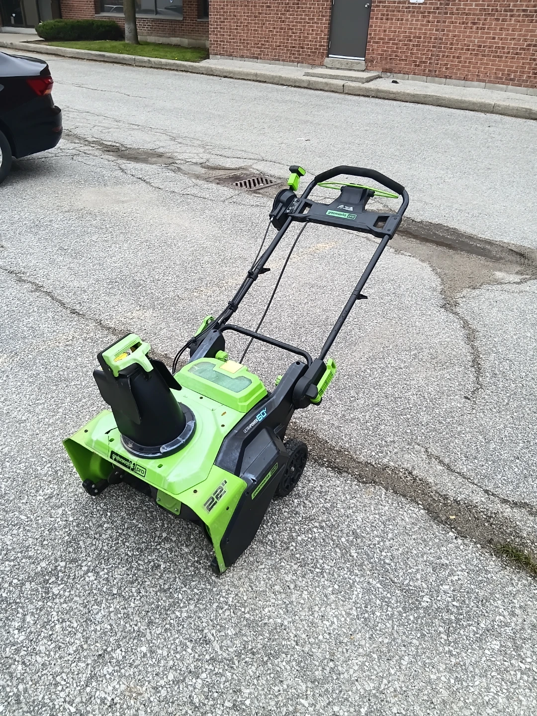Greenworks 60V Cordless Snowblower 22-in $100 o b o