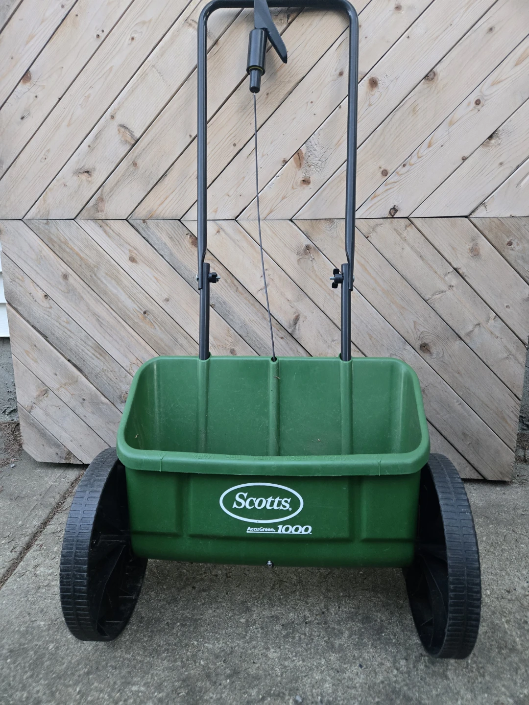 Scotts AccuGreen 1000 Spreader