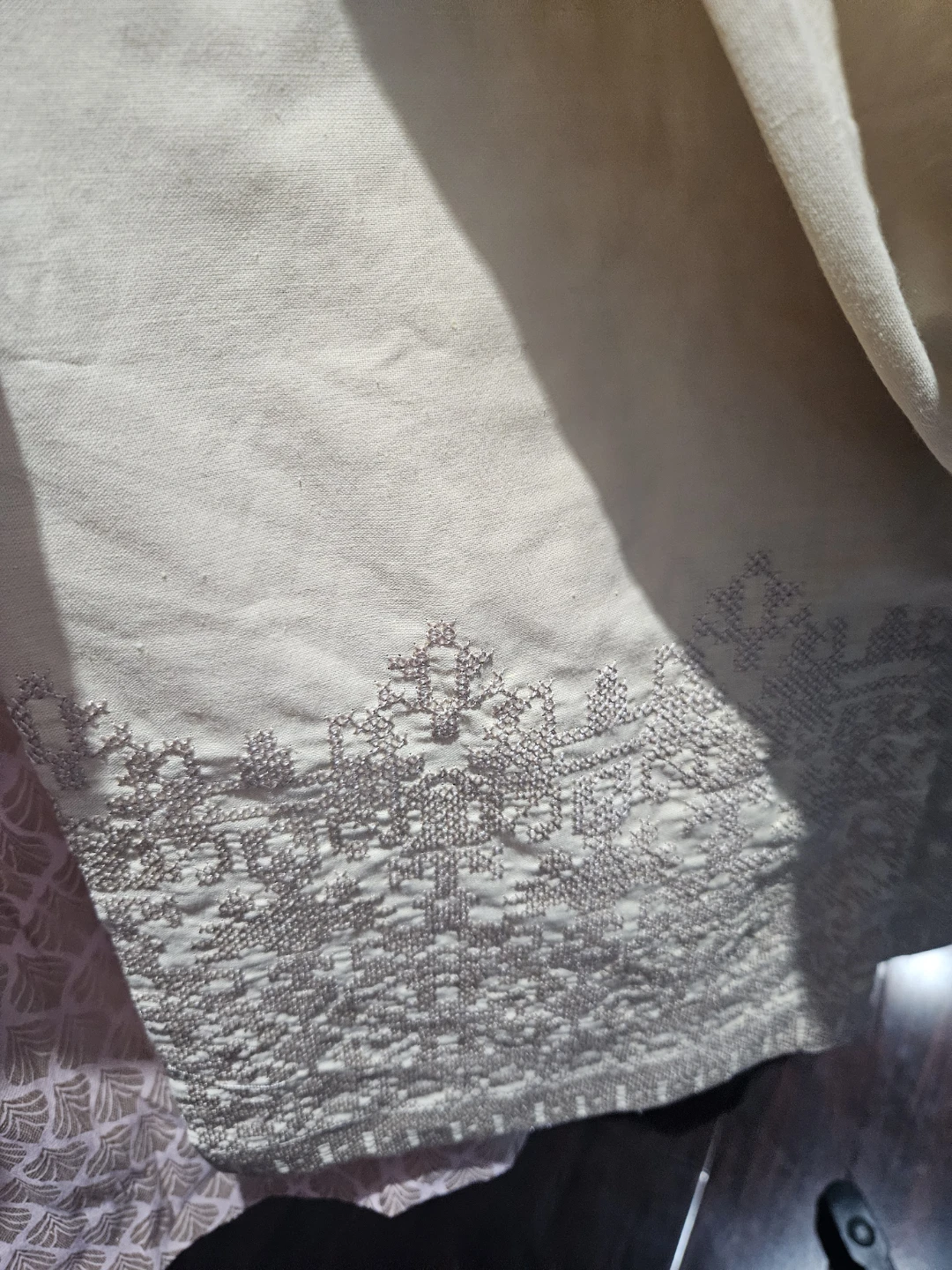 Cream coloured embroidered trousers - photo 2