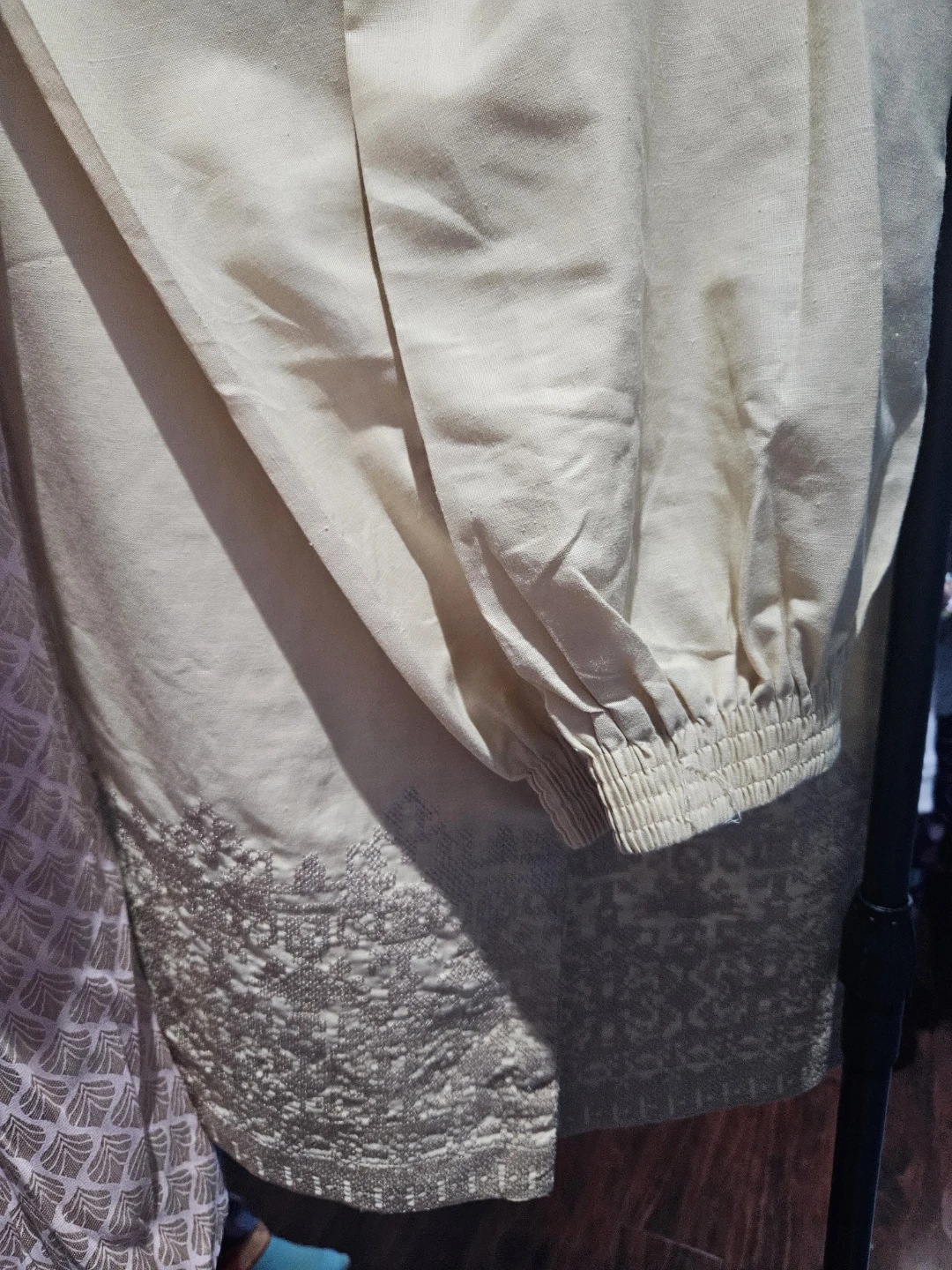 Cream coloured embroidered trousers - photo 3