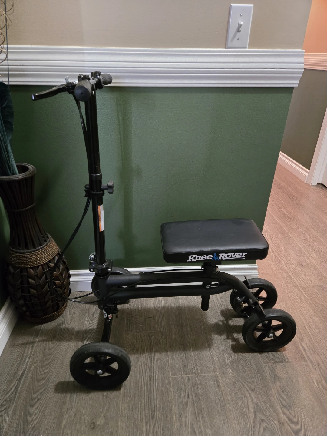 Knee Rover Steerable Knee Scooter