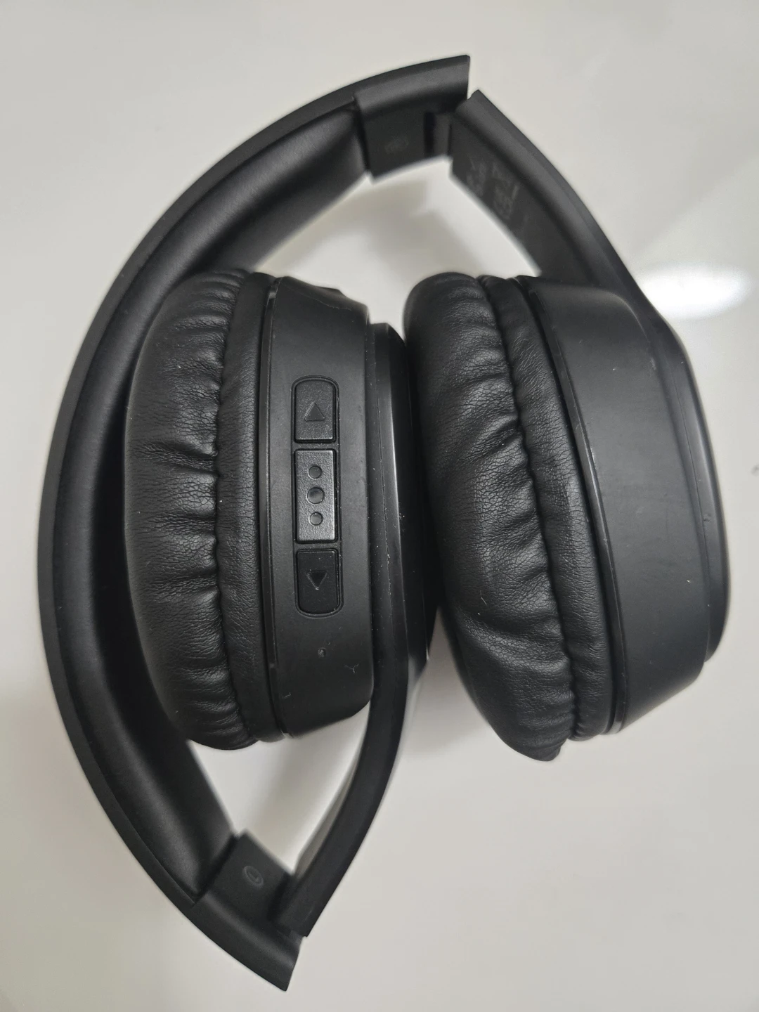 PowerLocus Over-Ear Headphones with Carrying Case - photo 2