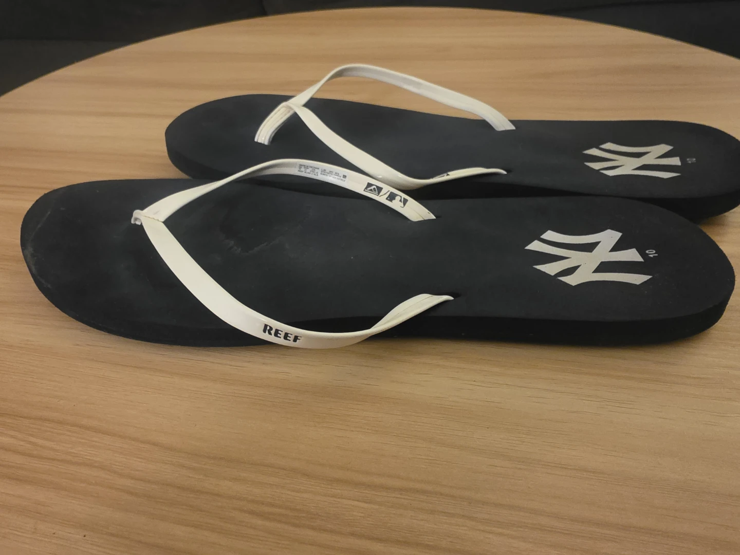 Reef New York Yankees Flip Flops Size 10