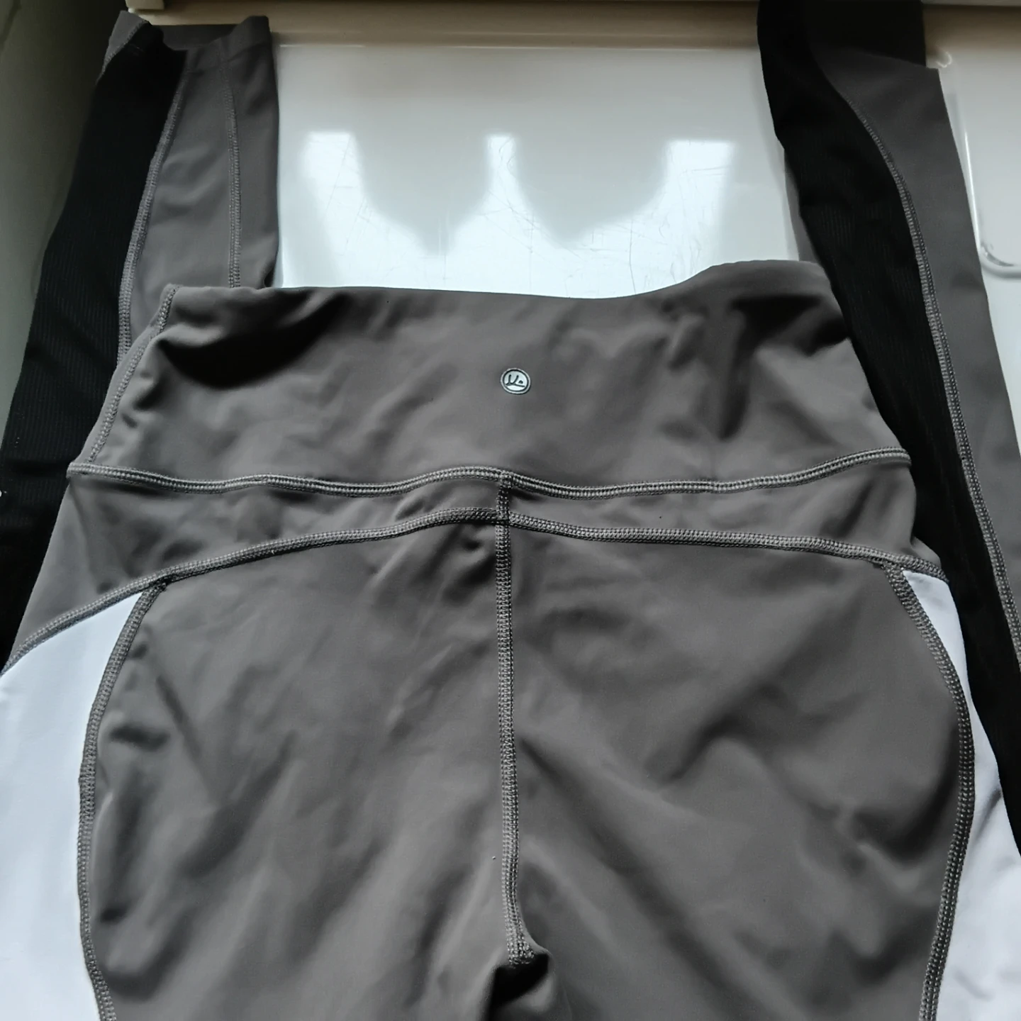 Active Leggings with Mesh Accents - photo 2