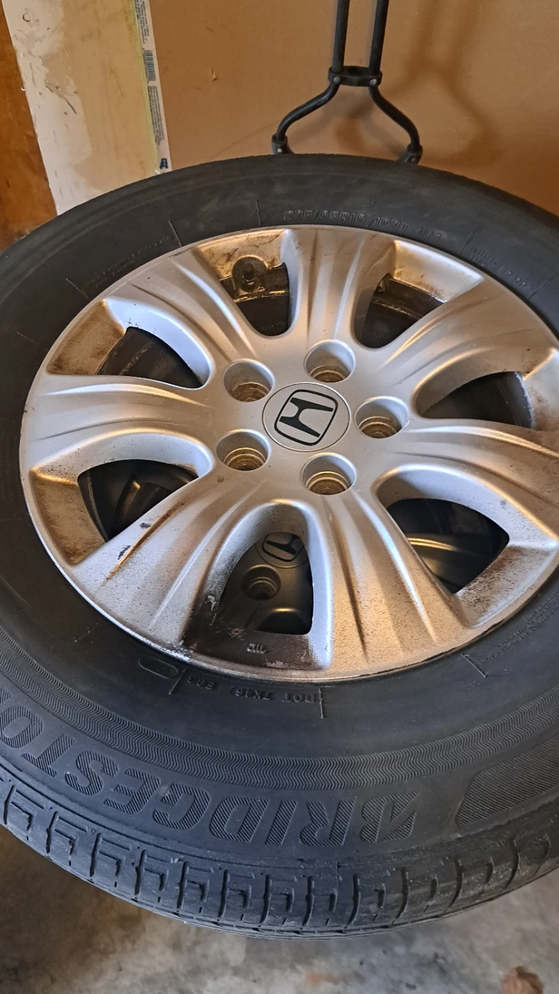 Honda odyssey Bridgestone Tire 235/65R16 - photo 2