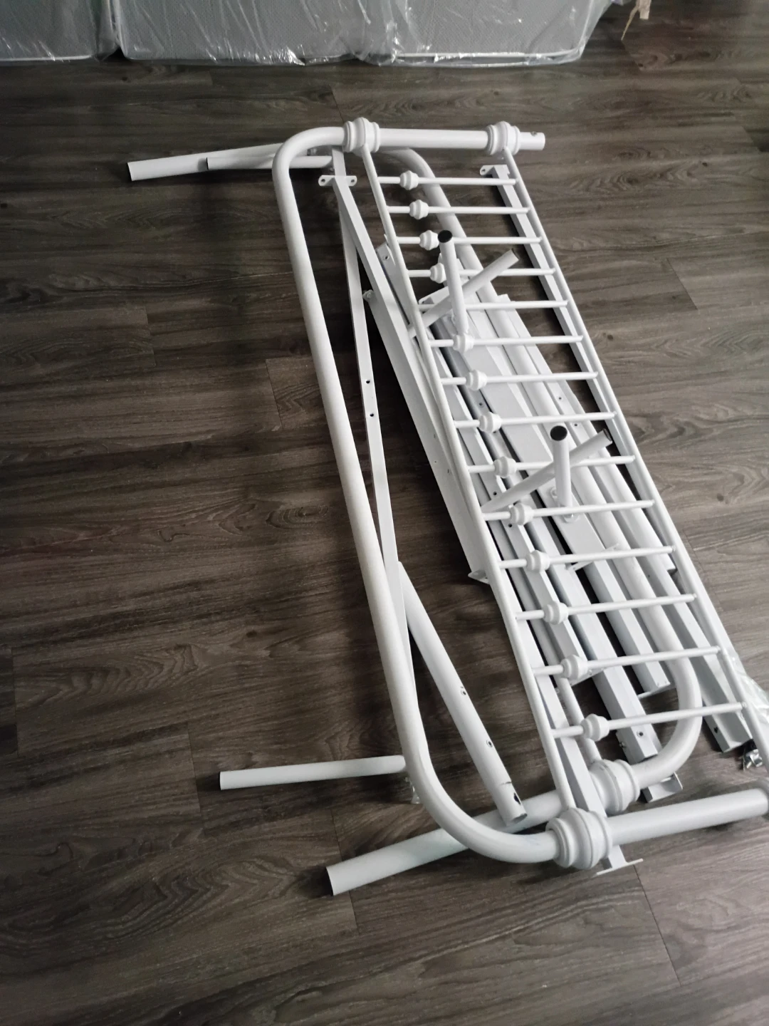 White Metal Victorian style Queen Bed Frame - photo 2