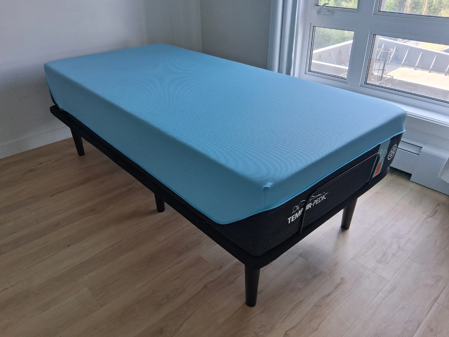 Tempur-Pedic ProBreeze Queen Mattress + Electronic Frame