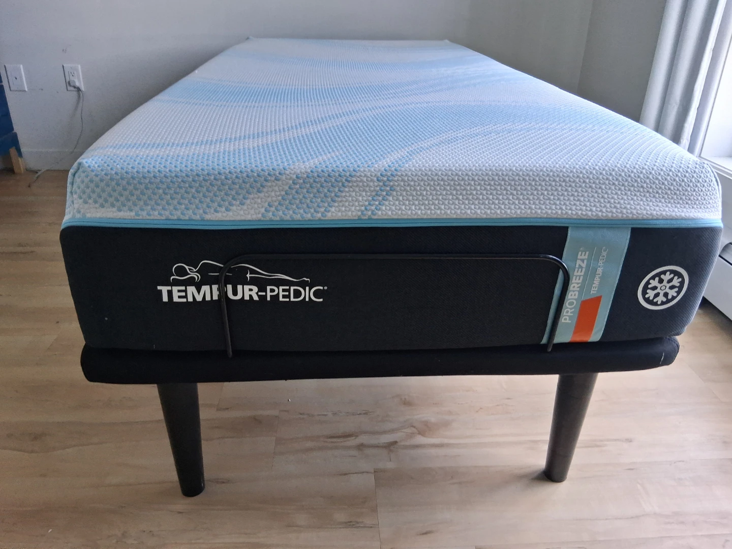 Tempur-Pedic ProBreeze Queen Mattress + Electronic Frame - photo 2