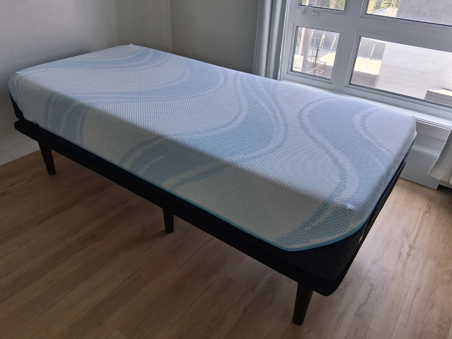 Tempur-Pedic ProBreeze Queen Mattress + Electronic Frame - photo 3