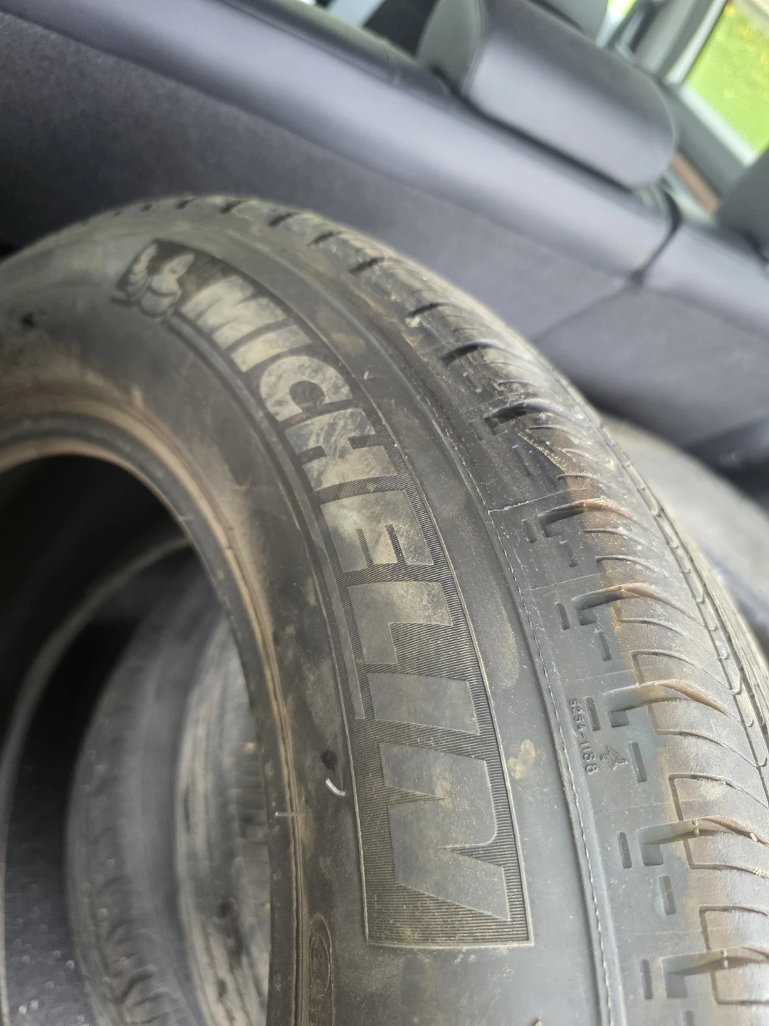 Set of 2 Michelin & 1 Goodyear Summer Tires P235/65R17 - photo 3