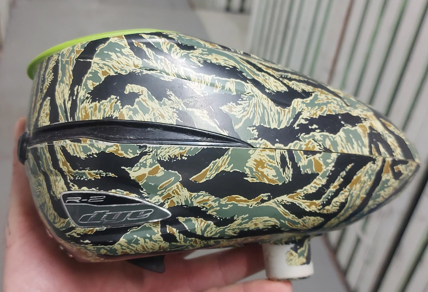 Dye R-2 Paintball Loader Camo