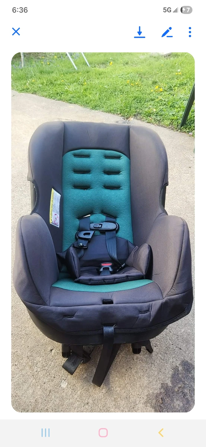 Child Car Seat - Black and Green