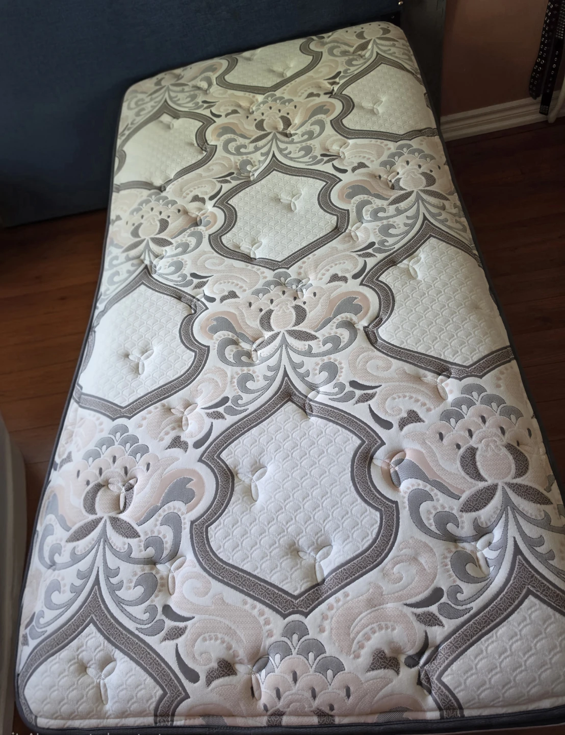 Twin XL Bed and mattress - photo 5