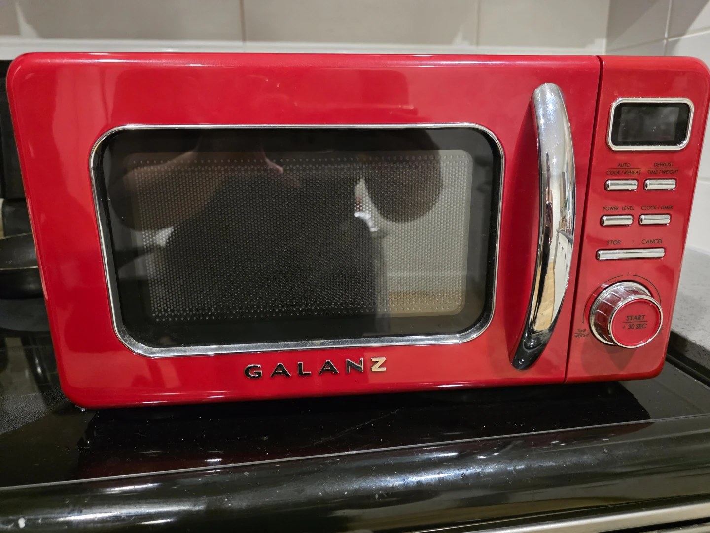 Galanz Retro Red  Microwave 0.7 cu ft