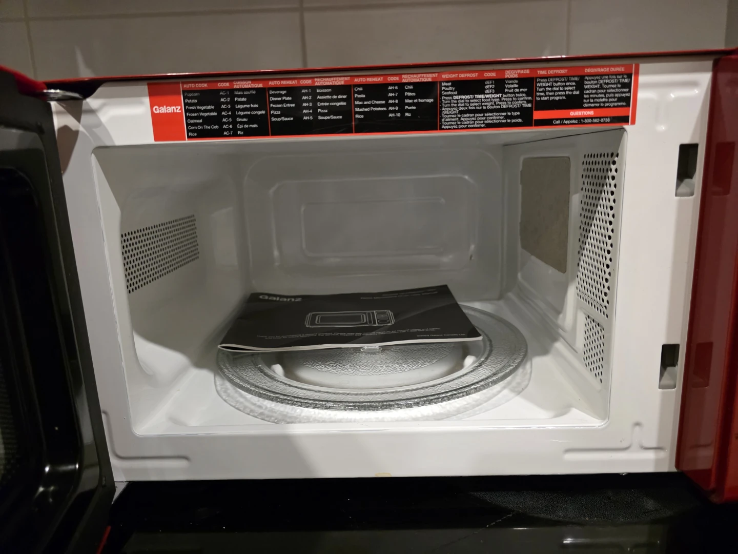 Galanz Retro Red  Microwave 0.7 cu ft - photo 3