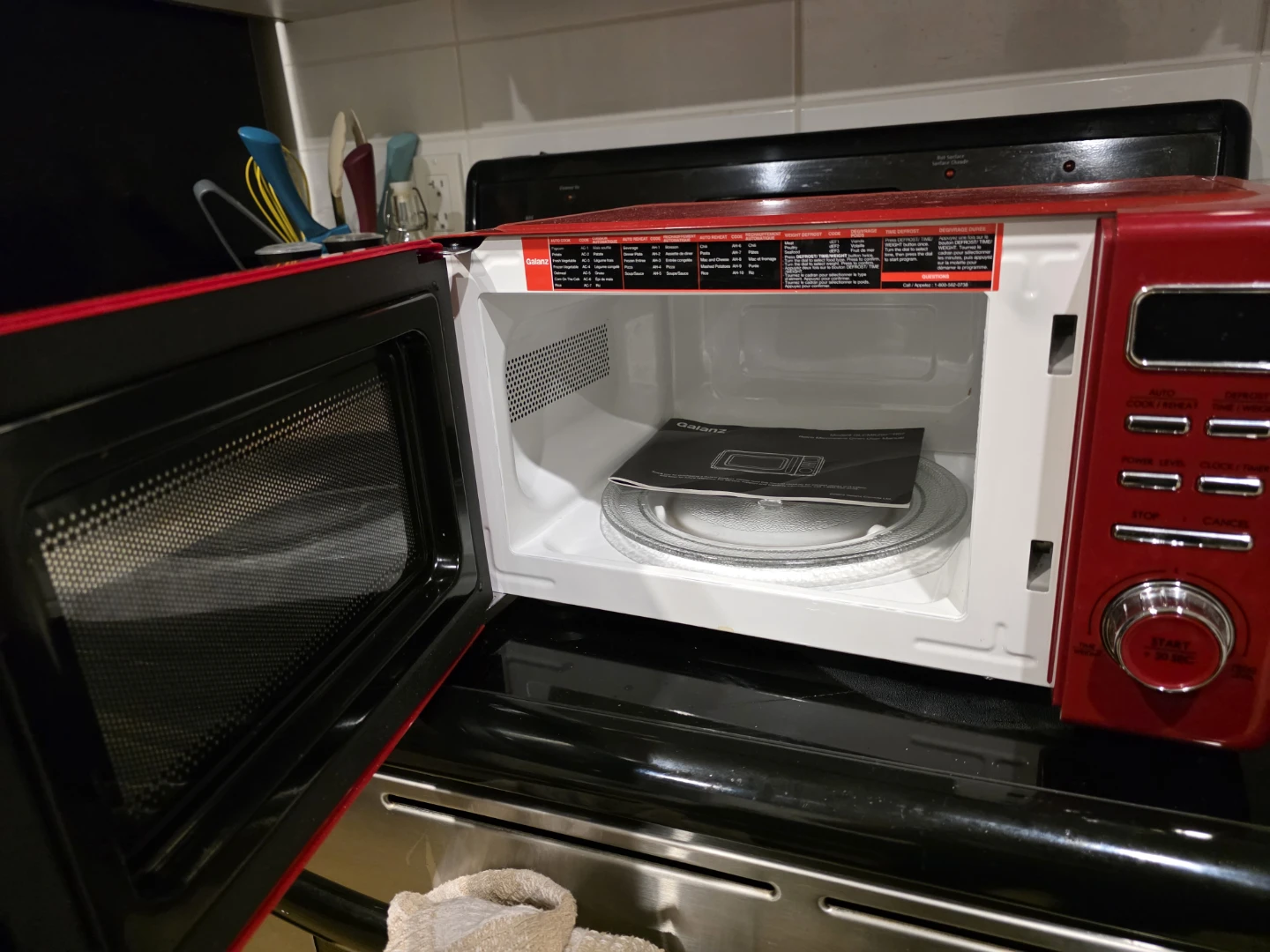 Galanz Retro Red  Microwave 0.7 cu ft - photo 4
