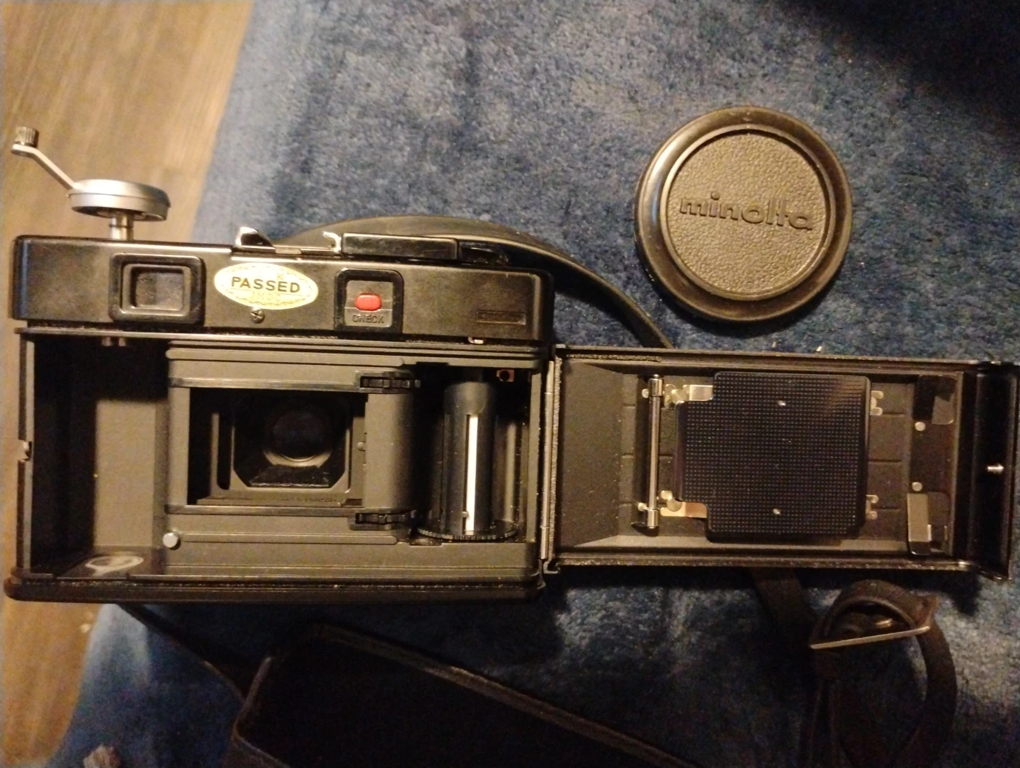 Minolta Hi-Matic F 35mm Film Camera with Case - photo 2