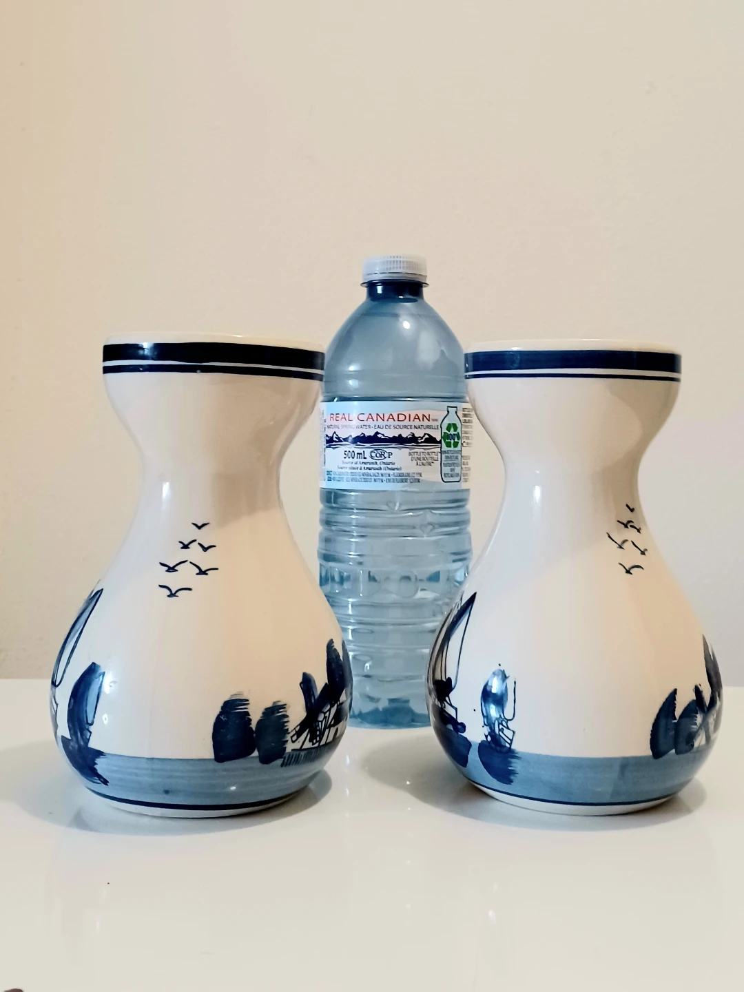 Vtg Pair of Hand Painted Delft Vases - photo 2