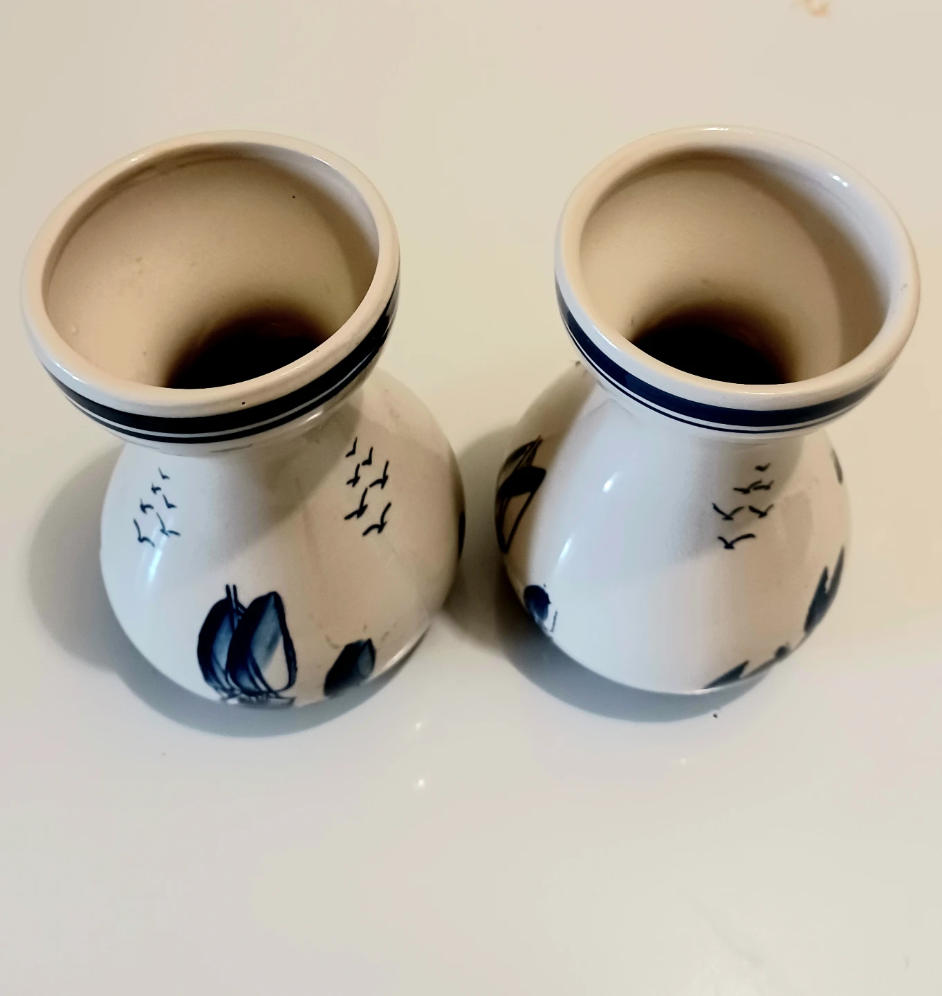 Vtg Pair of Hand Painted Delft Vases - photo 3