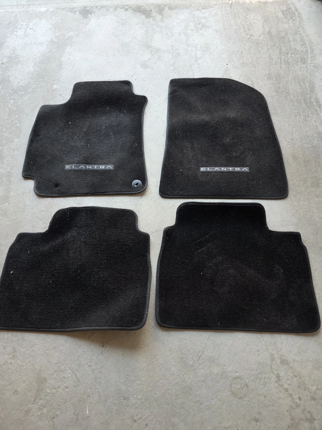 Set of 4 Black Elantra Floor Mats