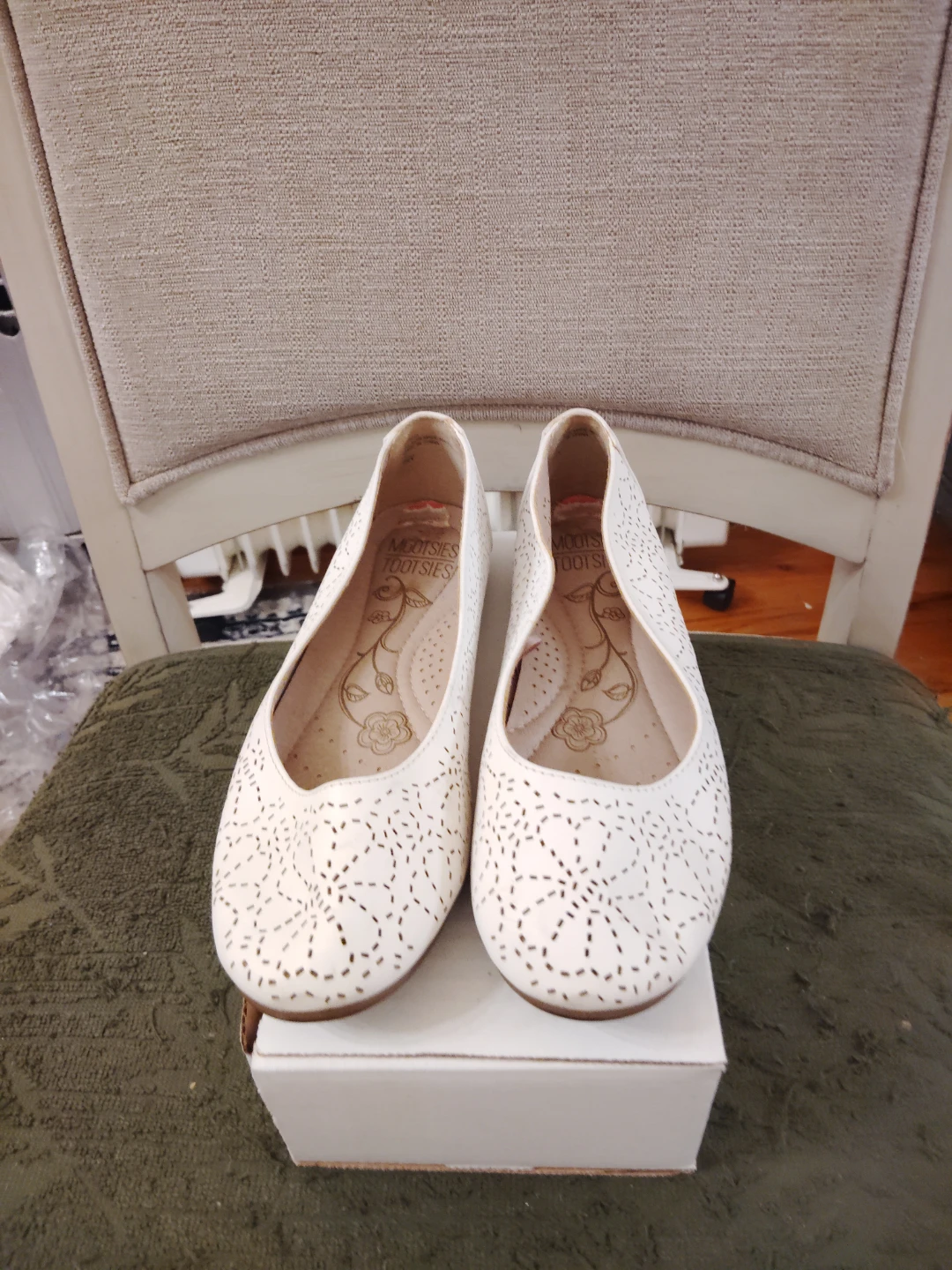 White MOOTSIS FOOTSIES Ballet Flats - Size 6