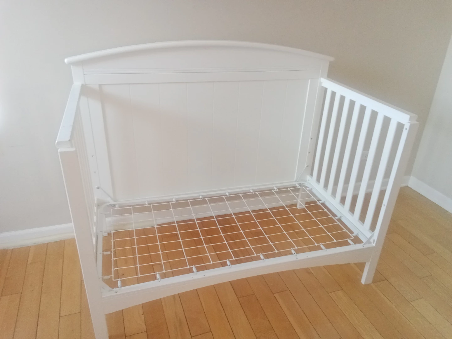 Baby to toddler convert crib