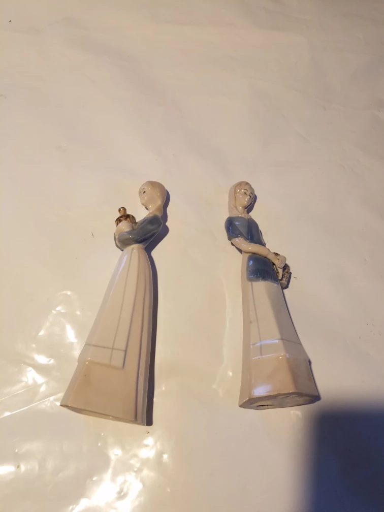 Vintage Ceramic Figurines of Two Women - photo 3