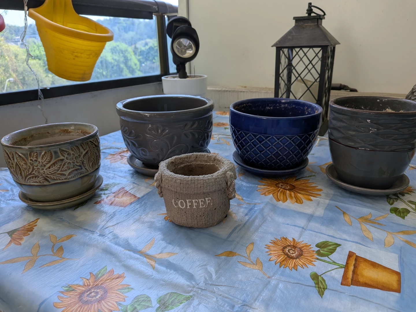 Collection of 6 assorted ceramic planters - photo 3
