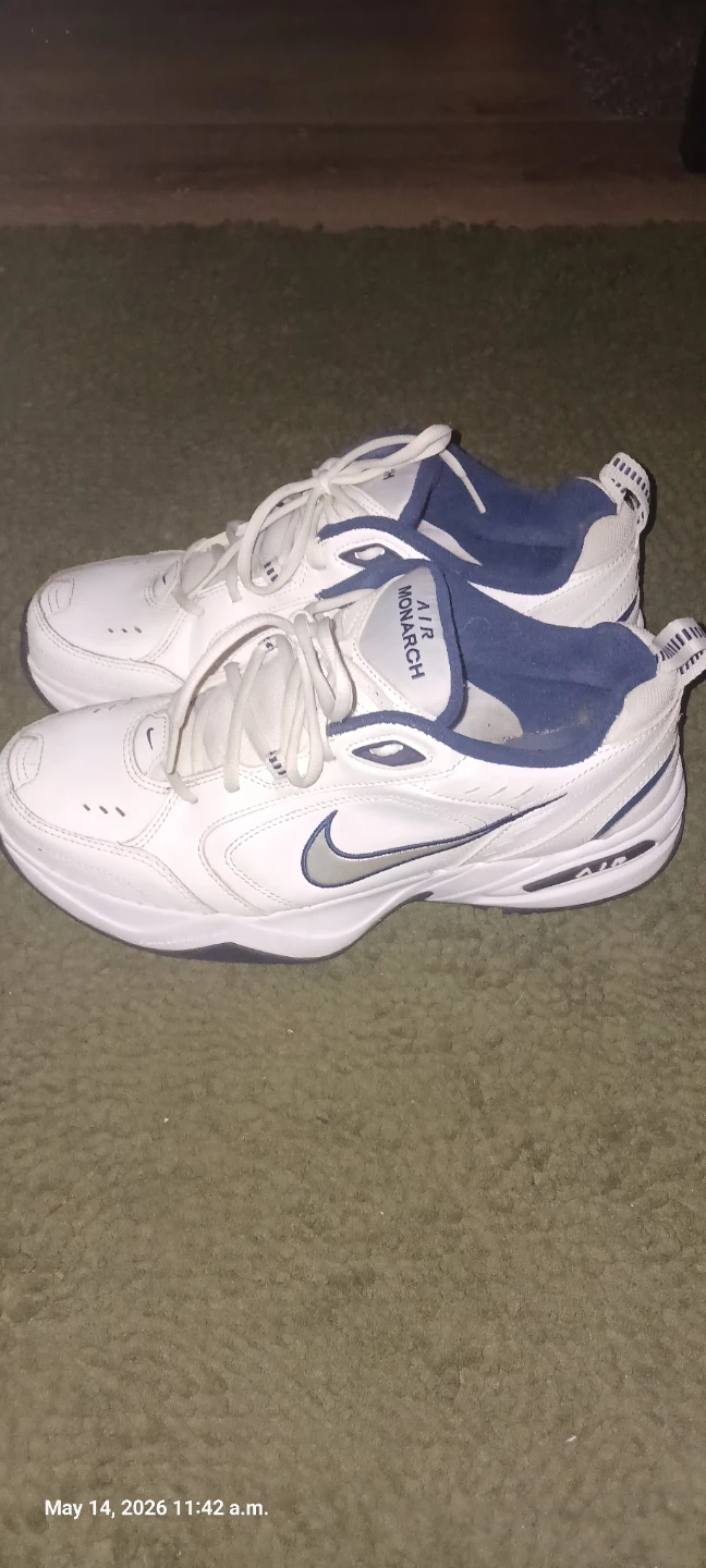 Men's Like NEW Nike Monarch Running shoes - photo 2