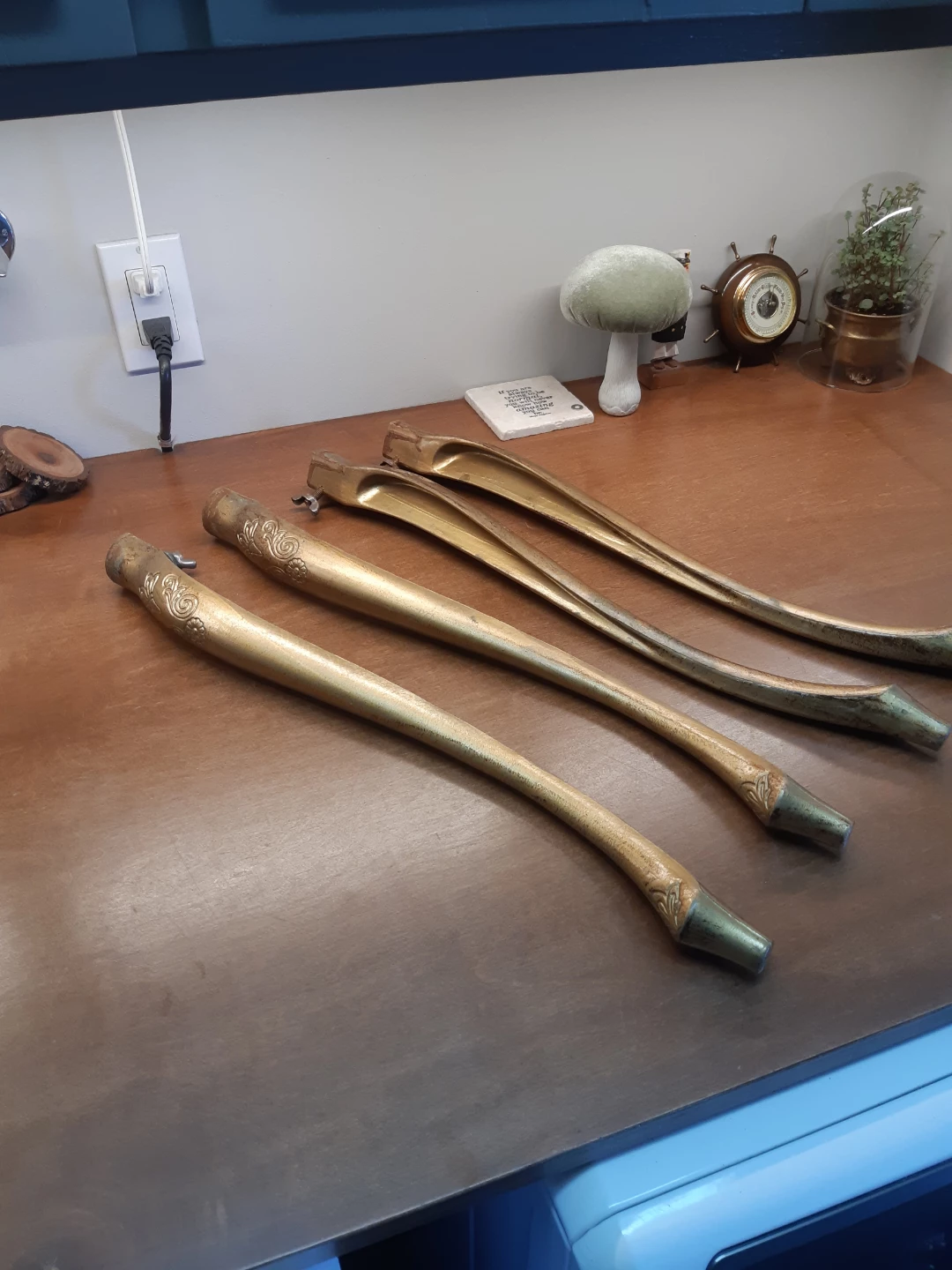 Set of 4 vintage Italian florentine nesting table legs
