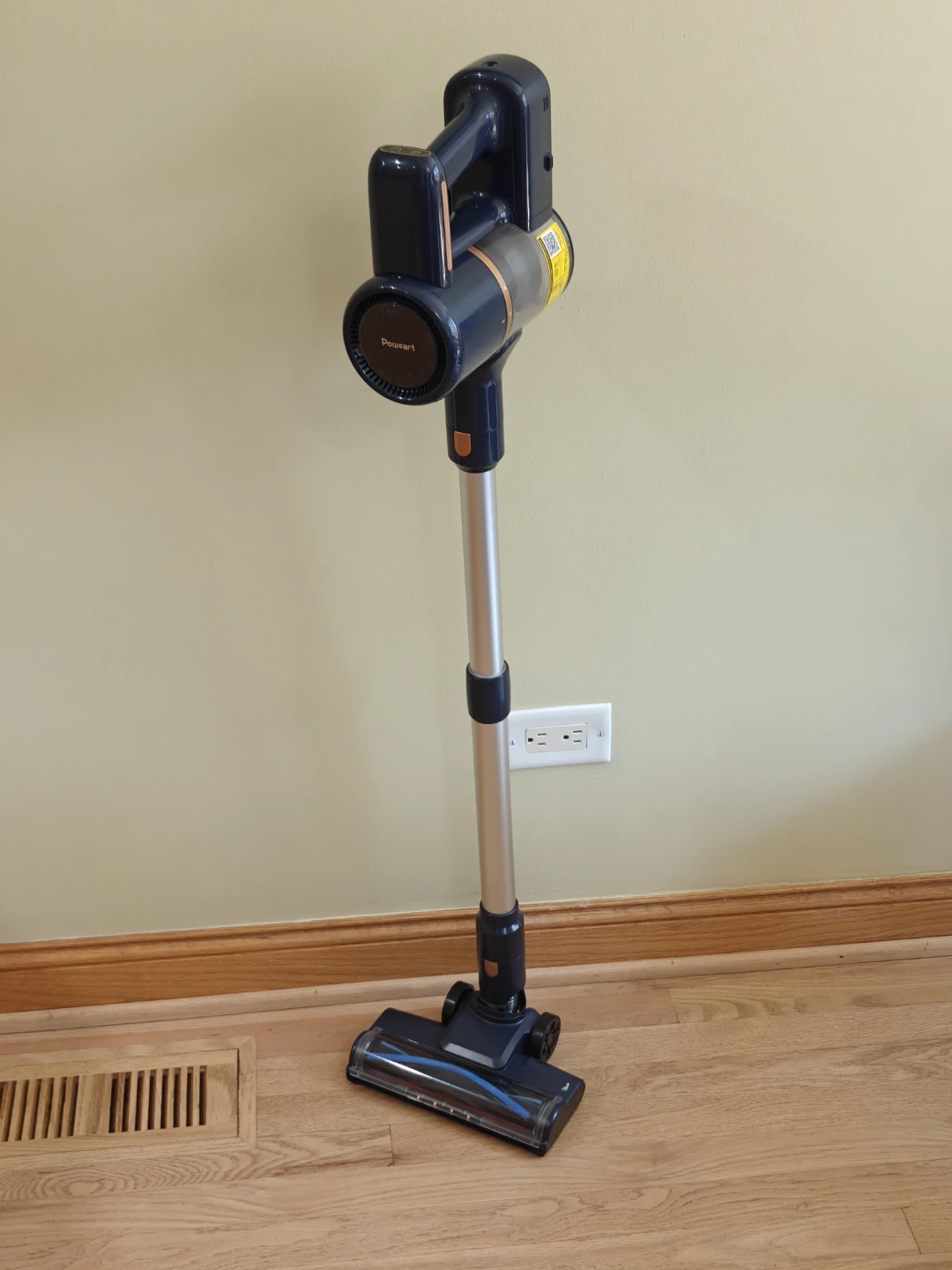 Cordless vacuum